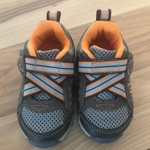 Boys Stride Rite 5M shoe